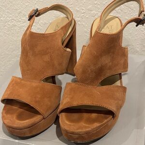 Elegant Tan Platform Sandals, size 9
